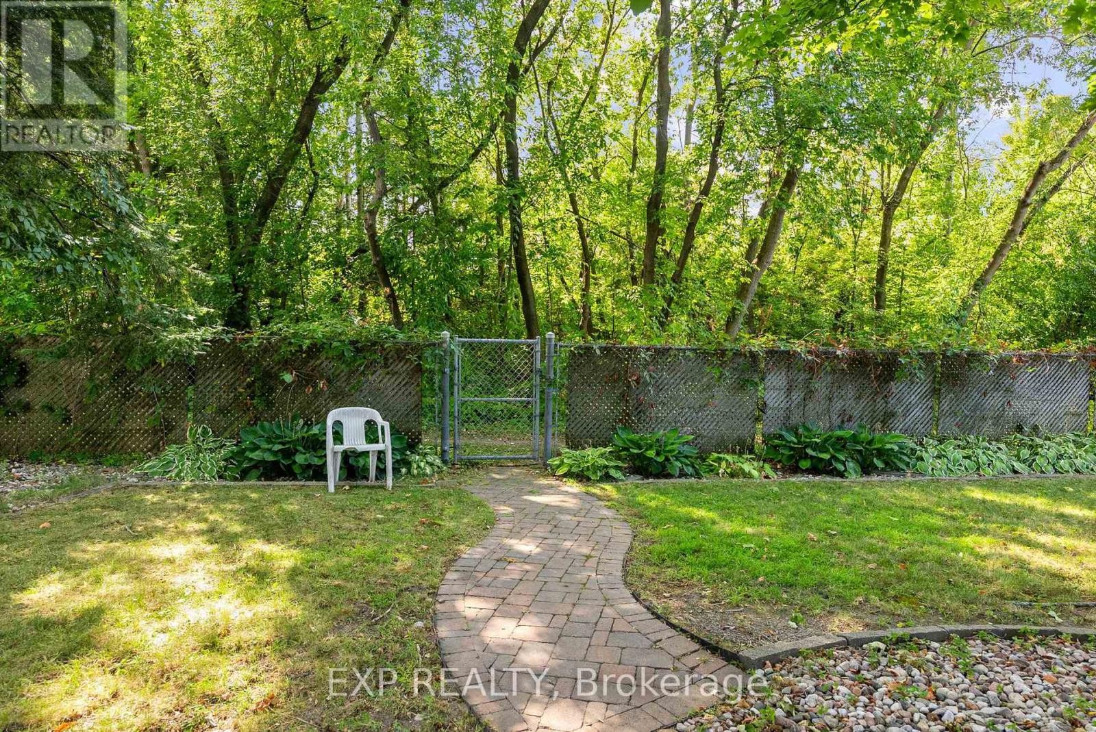 












1240 ADIRONDACK DRIVE

,
Ottawa,




Ontario
K2C2V3

