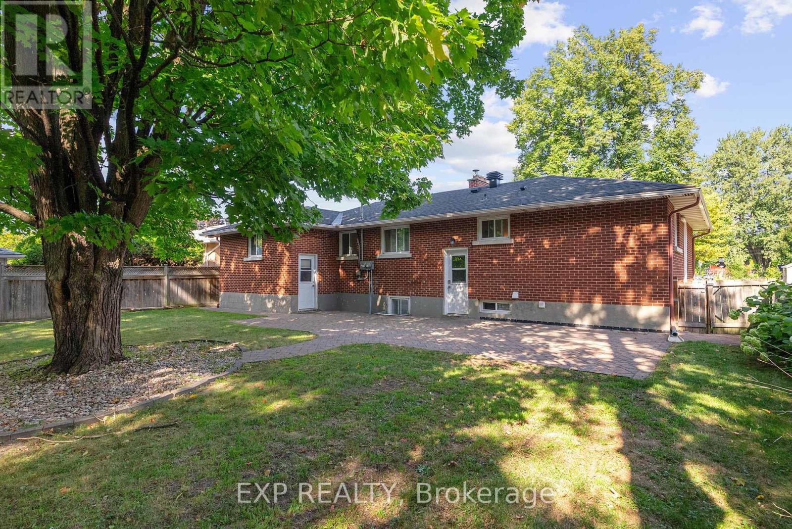 












1240 ADIRONDACK DRIVE

,
Ottawa,




Ontario
K2C2V3

