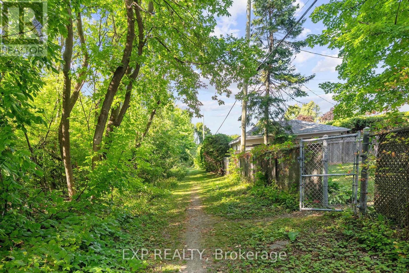 












1240 ADIRONDACK DRIVE

,
Ottawa,




Ontario
K2C2V3

