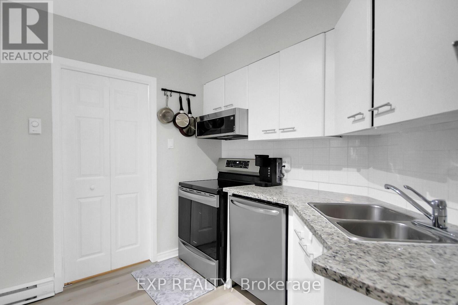 












A1 - 97 FINDLAY AVENUE

,
Carleton Place,




Ontario
K7C4G5

