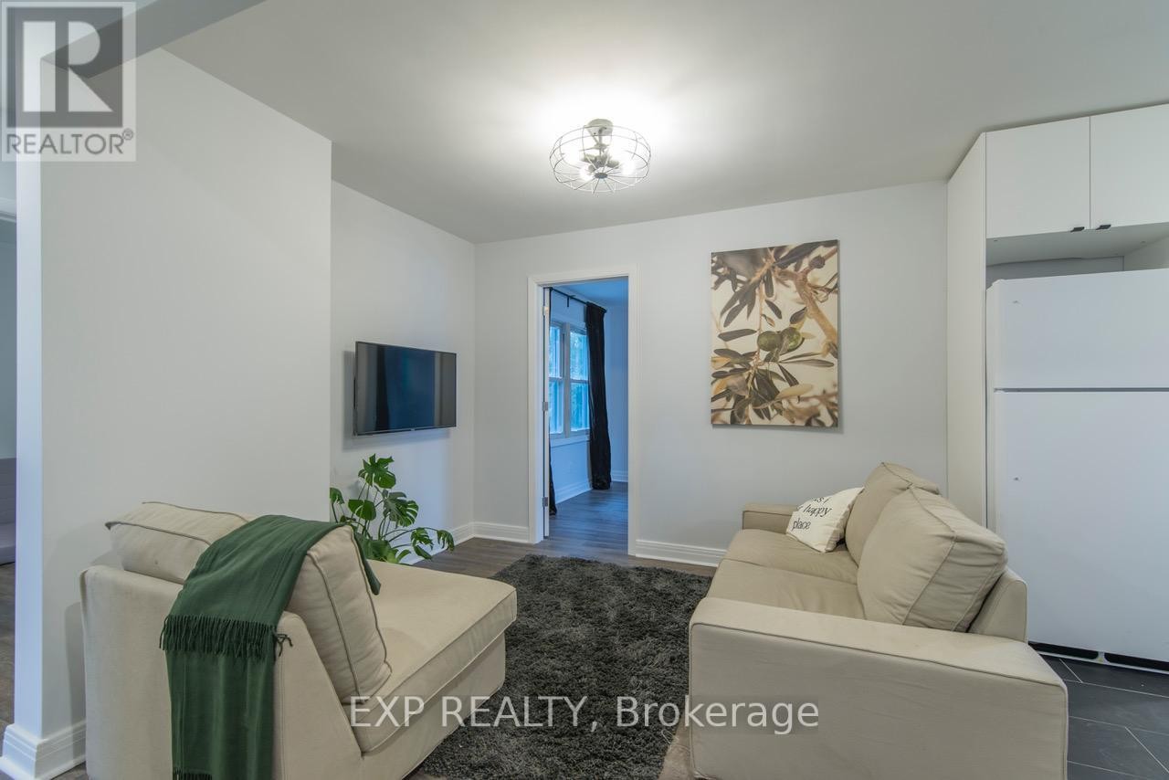 












150 MEADOWLANDS DRIVE W

,
Ottawa,




Ontario
K2G2S5

