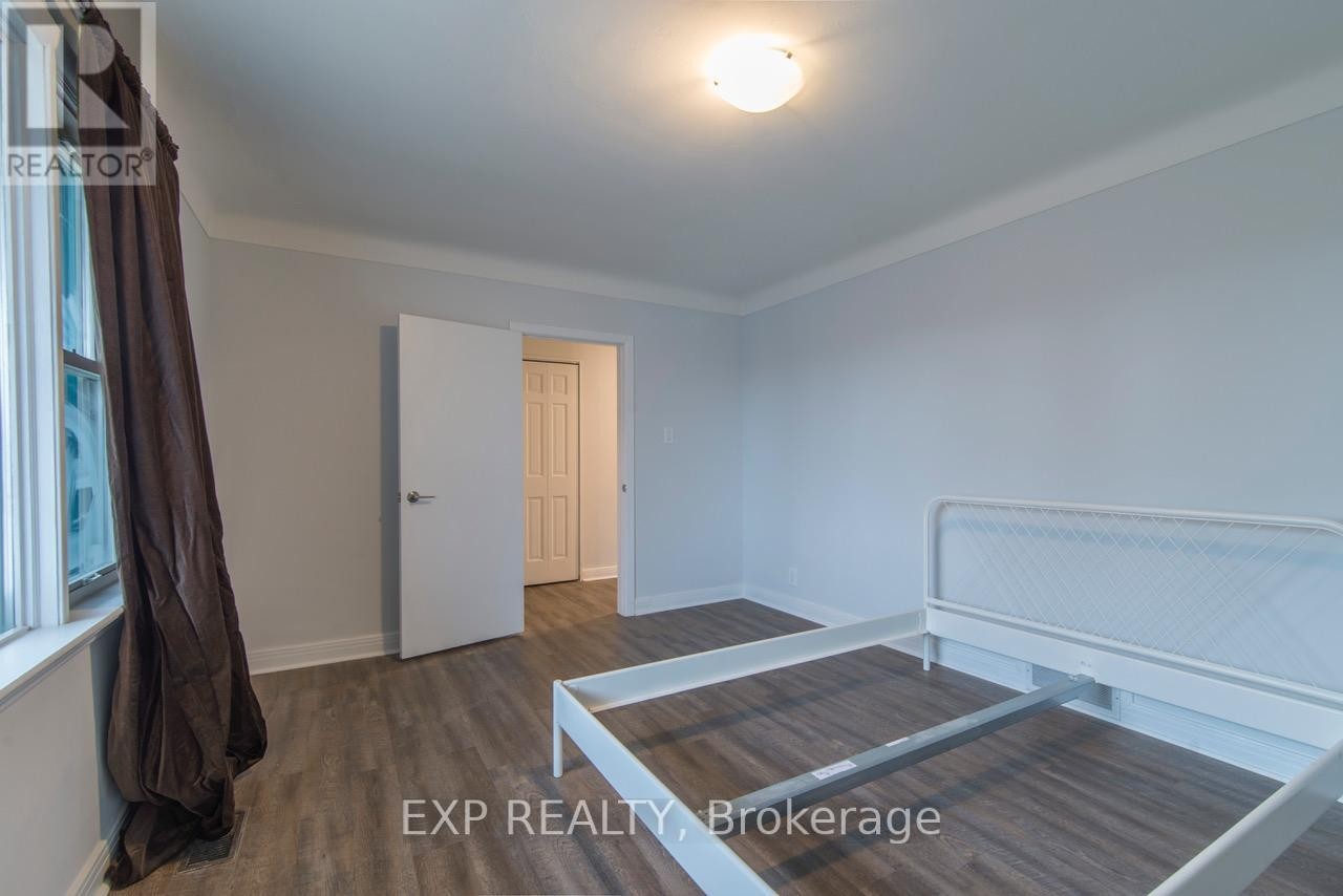 












150 MEADOWLANDS DRIVE W

,
Ottawa,




Ontario
K2G2S5

