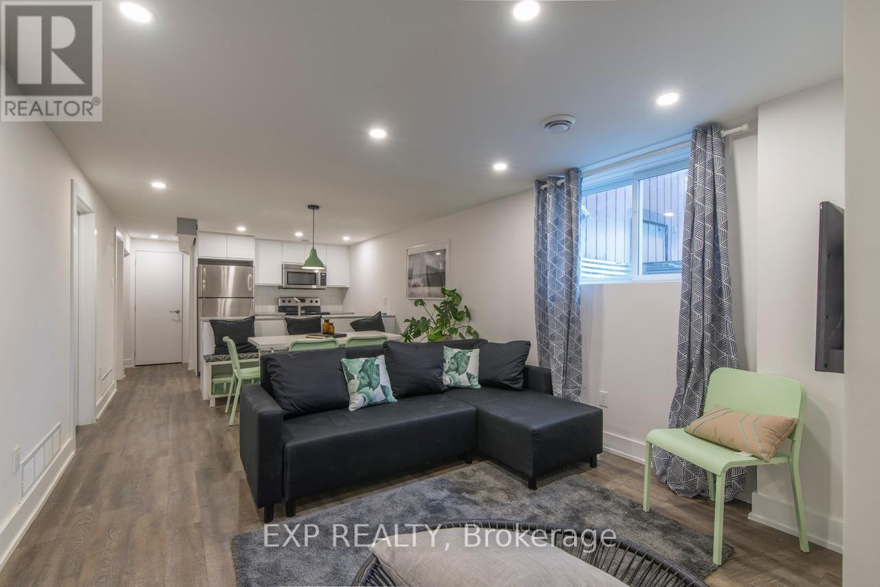 












150 MEADOWLANDS DRIVE W

,
Ottawa,




Ontario
K2G2S5

