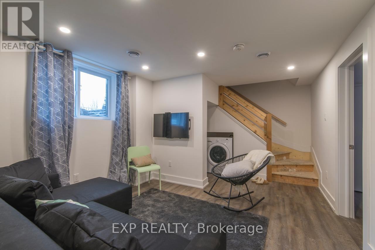 












150 MEADOWLANDS DRIVE W

,
Ottawa,




Ontario
K2G2S5

