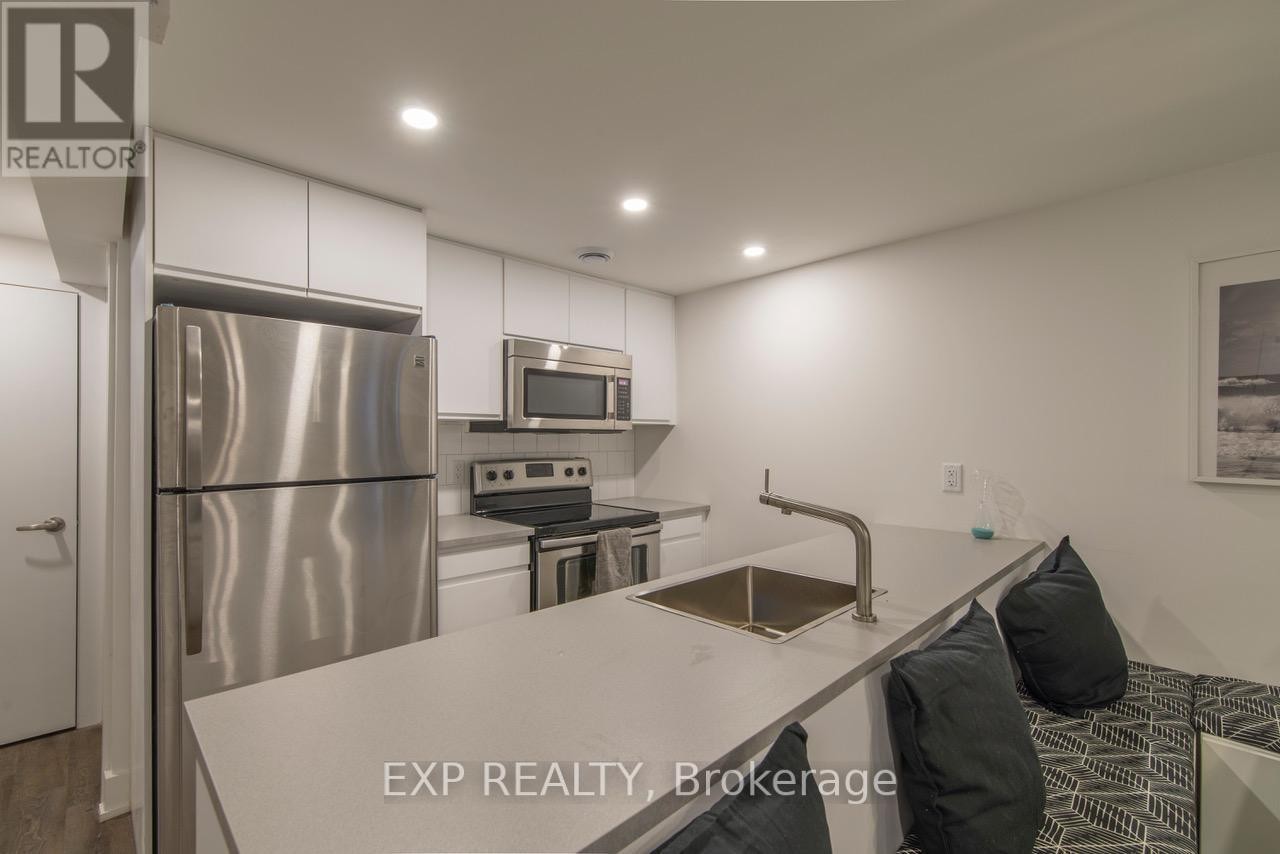 












150 MEADOWLANDS DRIVE W

,
Ottawa,




Ontario
K2G2S5

