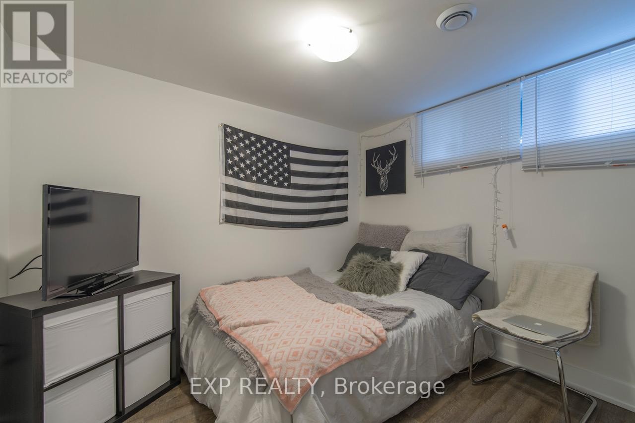 












150 MEADOWLANDS DRIVE W

,
Ottawa,




Ontario
K2G2S5

