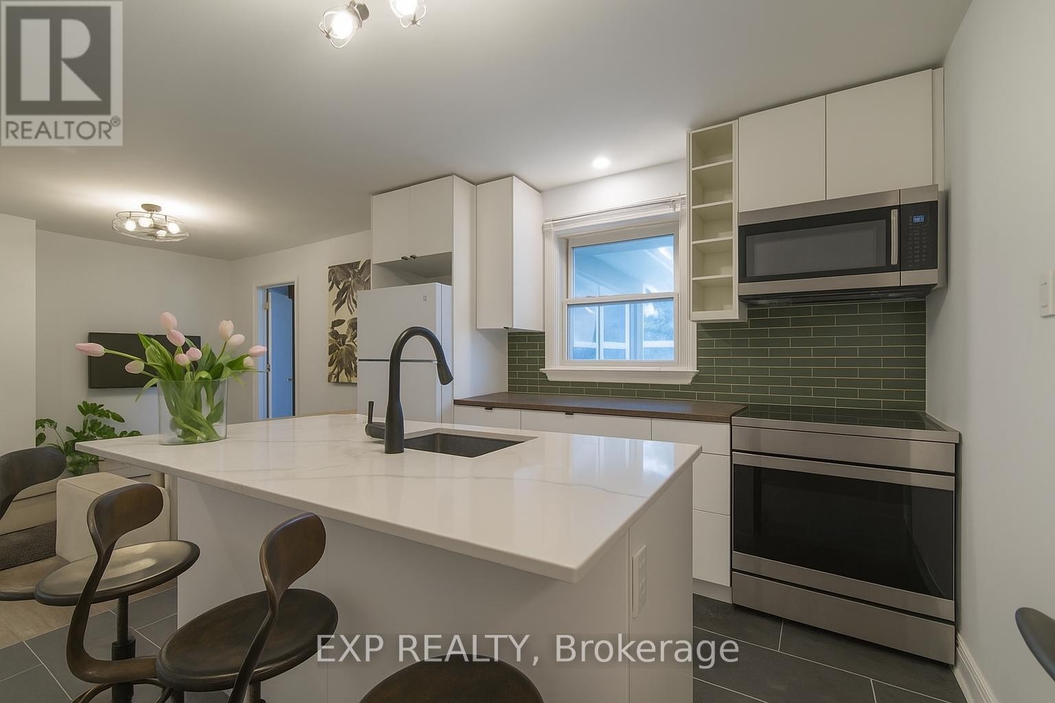 












150 MEADOWLANDS DRIVE W

,
Ottawa,




Ontario
K2G2S5

