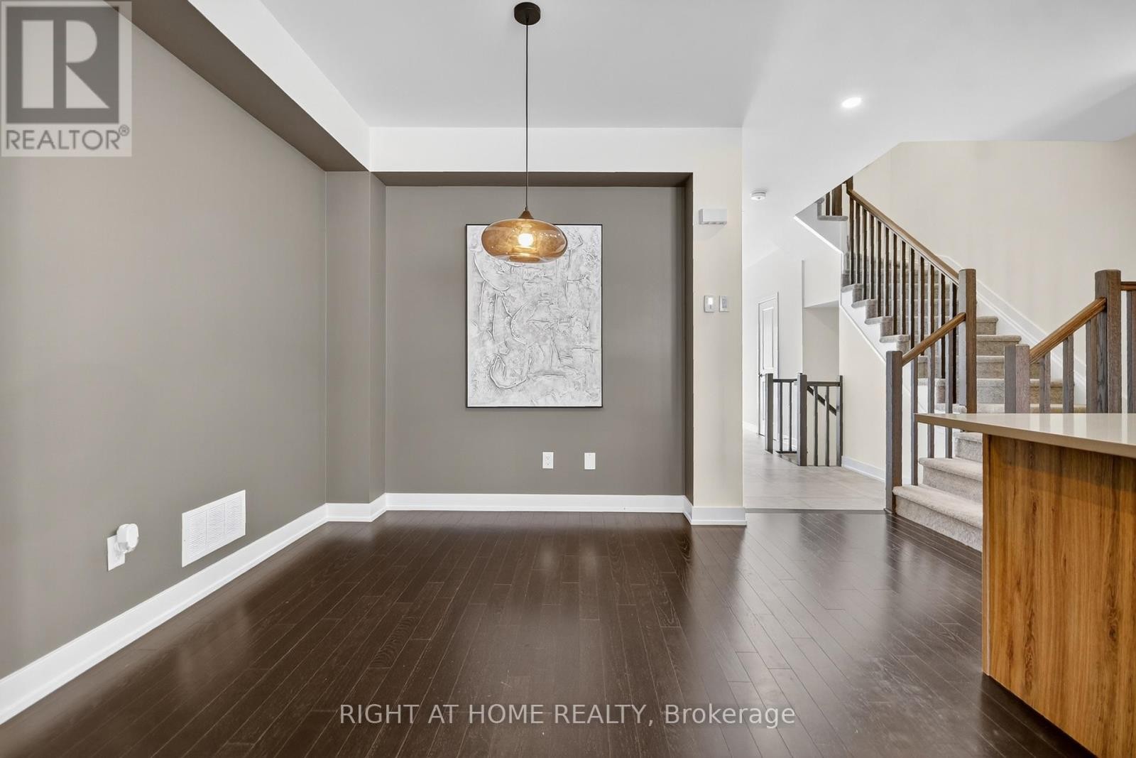 












2329 GOLDHAWK DRIVE

,
Ottawa,




Ontario
K2S2X3

