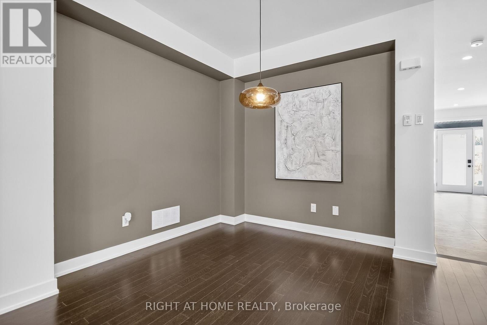 












2329 GOLDHAWK DRIVE

,
Ottawa,




Ontario
K2S2X3

