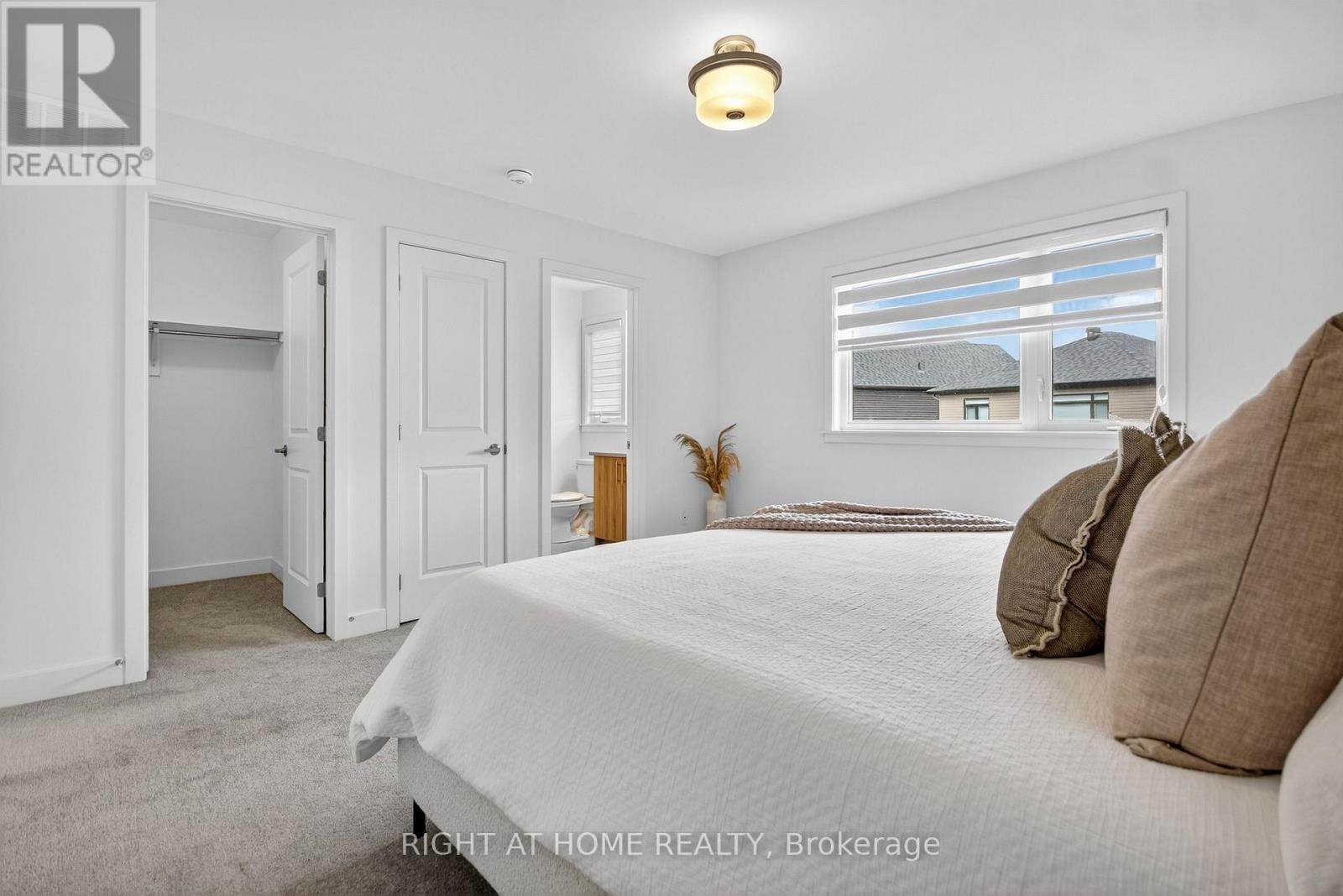 












2329 GOLDHAWK DRIVE

,
Ottawa,




Ontario
K2S2X3

