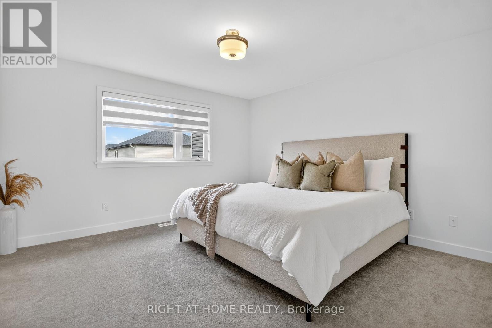 












2329 GOLDHAWK DRIVE

,
Ottawa,




Ontario
K2S2X3


