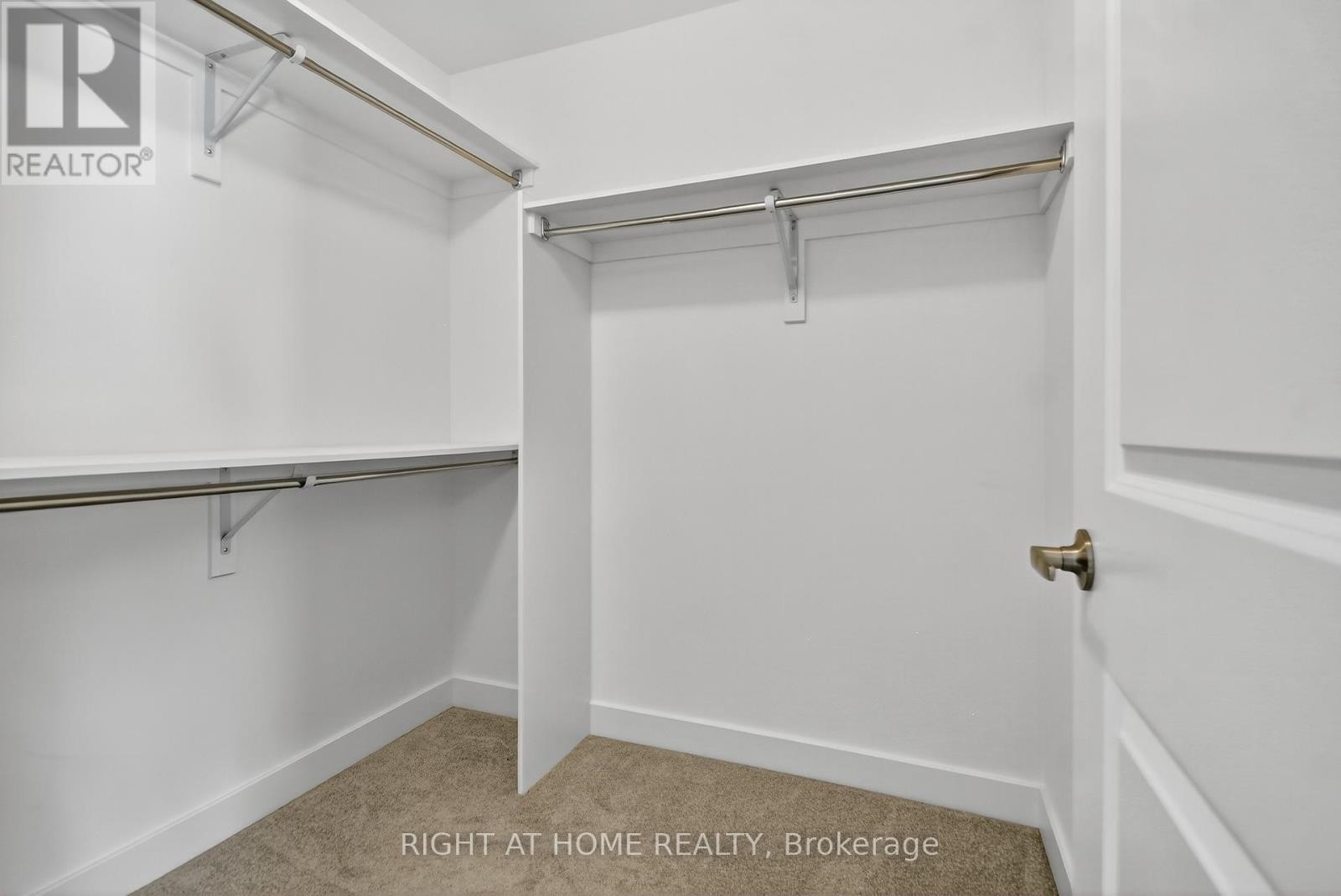 












2329 GOLDHAWK DRIVE

,
Ottawa,




Ontario
K2S2X3


