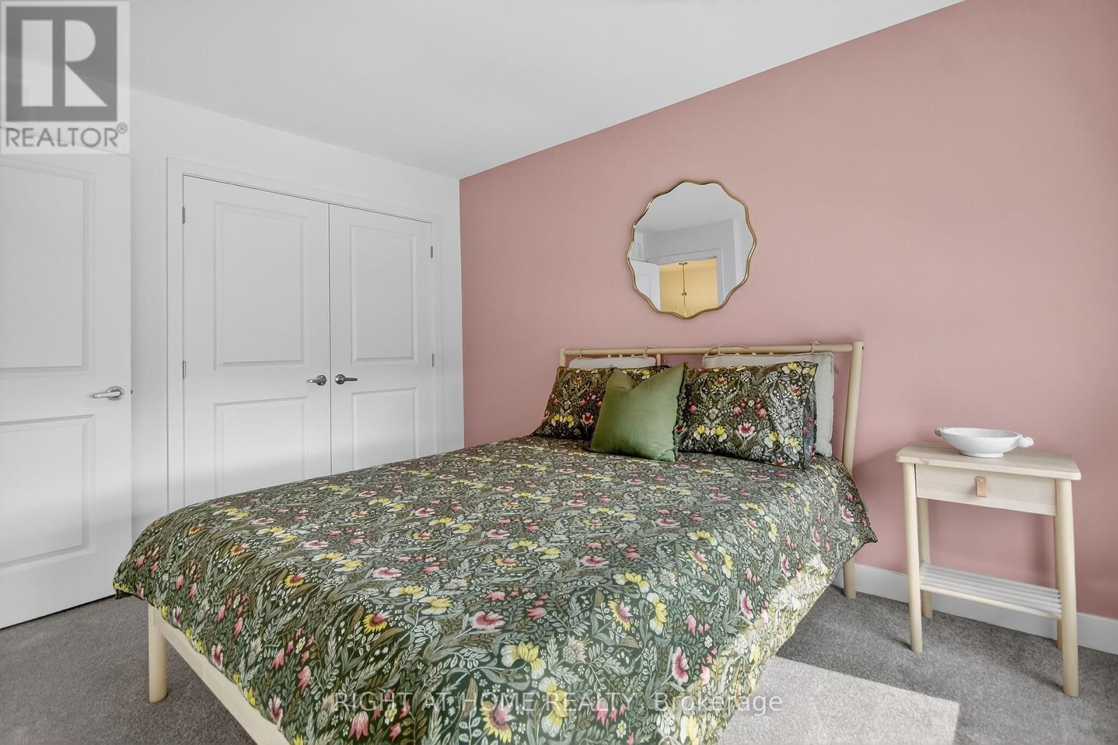












2329 GOLDHAWK DRIVE

,
Ottawa,




Ontario
K2S2X3

