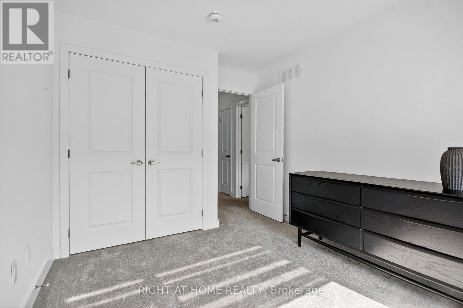 












2329 GOLDHAWK DRIVE

,
Ottawa,




Ontario
K2S2X3

