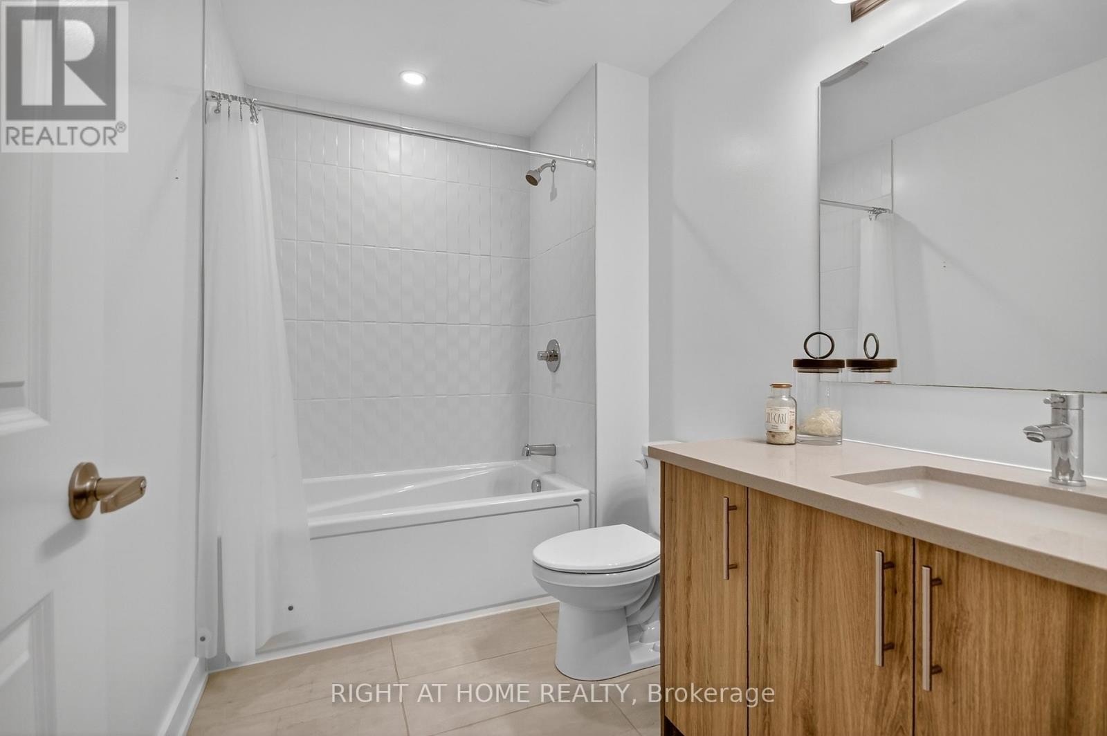 












2329 GOLDHAWK DRIVE

,
Ottawa,




Ontario
K2S2X3

