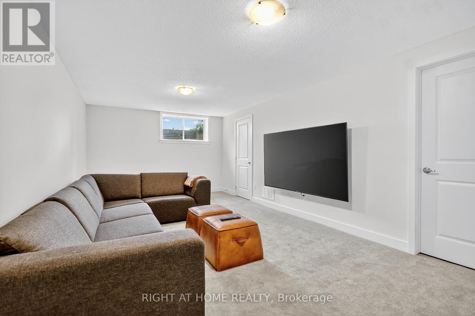 












2329 GOLDHAWK DRIVE

,
Ottawa,




Ontario
K2S2X3

