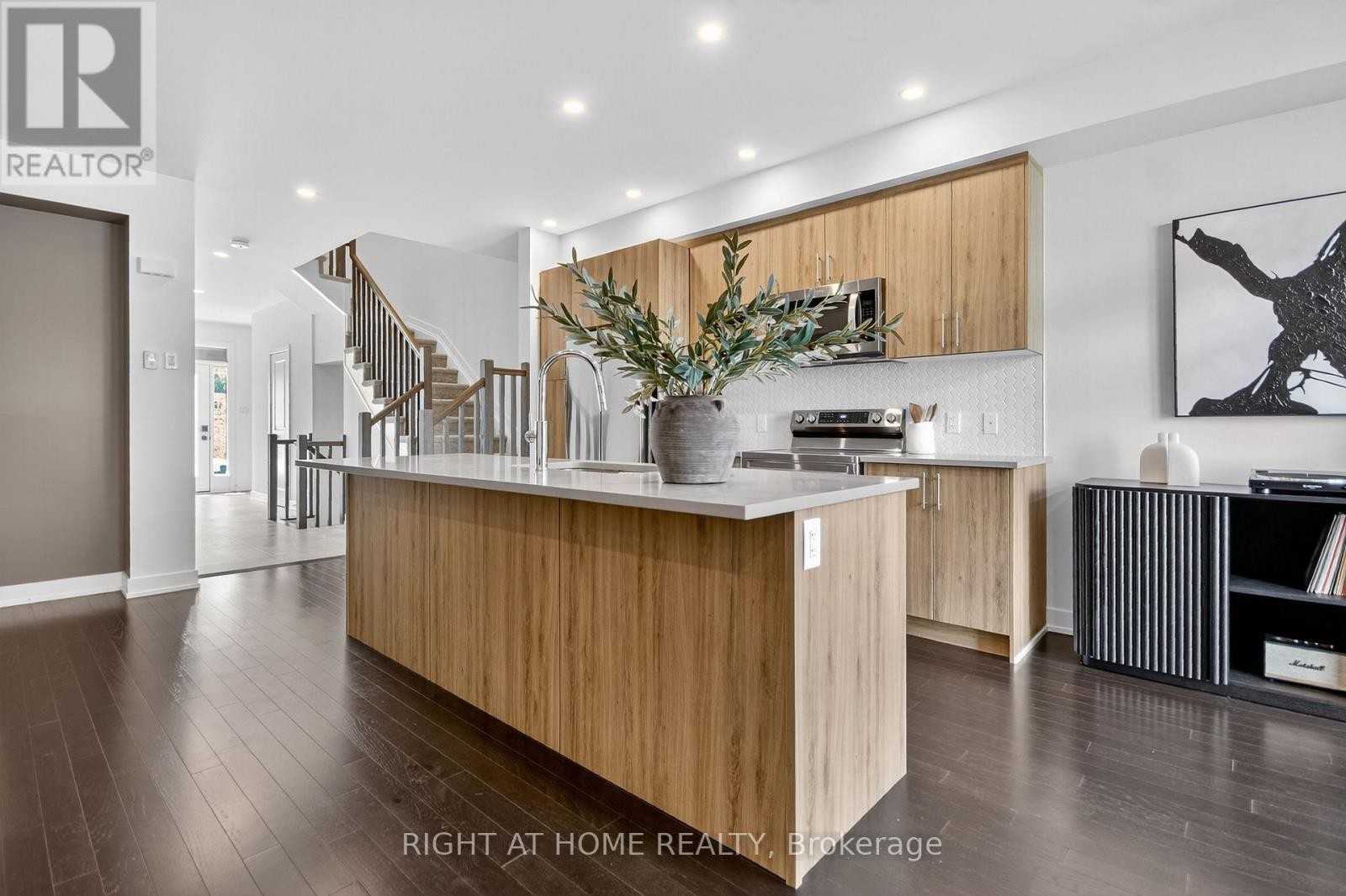 












2329 GOLDHAWK DRIVE

,
Ottawa,




Ontario
K2S2X3

