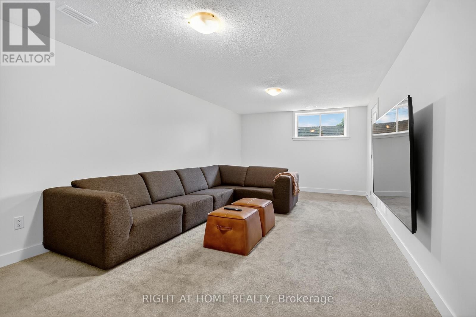 












2329 GOLDHAWK DRIVE

,
Ottawa,




Ontario
K2S2X3

