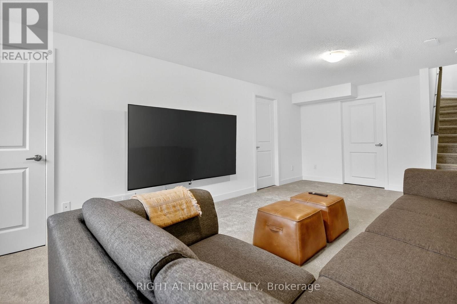 












2329 GOLDHAWK DRIVE

,
Ottawa,




Ontario
K2S2X3

