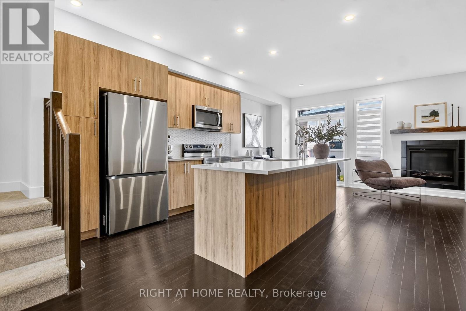 












2329 GOLDHAWK DRIVE

,
Ottawa,




Ontario
K2S2X3

