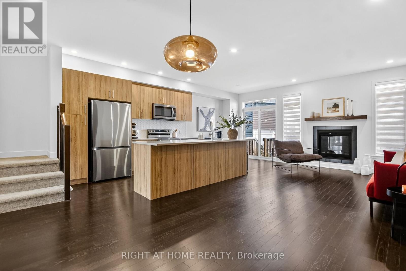 












2329 GOLDHAWK DRIVE

,
Ottawa,




Ontario
K2S2X3

