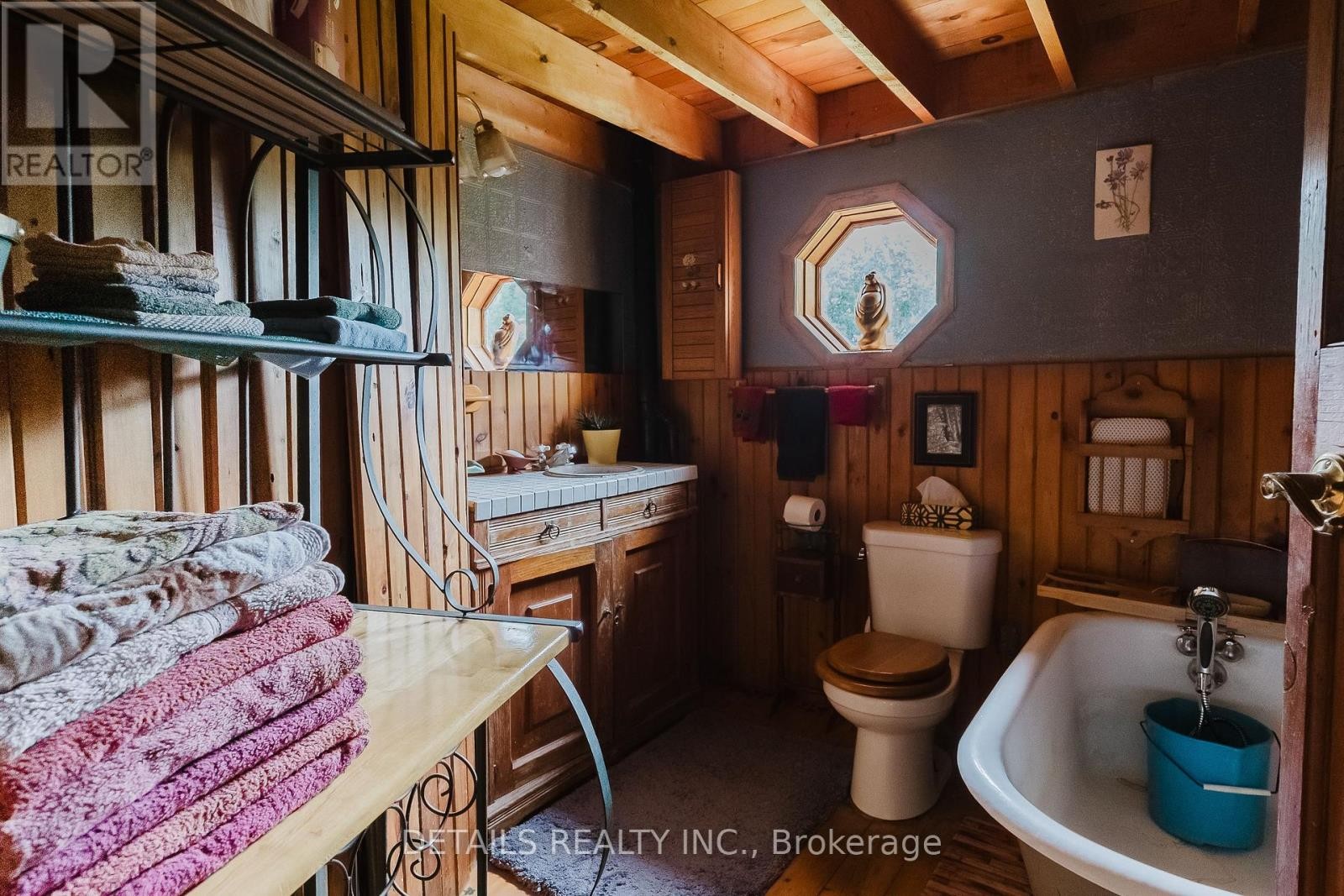 












1502 DRUMMOND CON 10A ROAD W

,
Drummond/North Elmsley,




Ontario
K0G1K0

