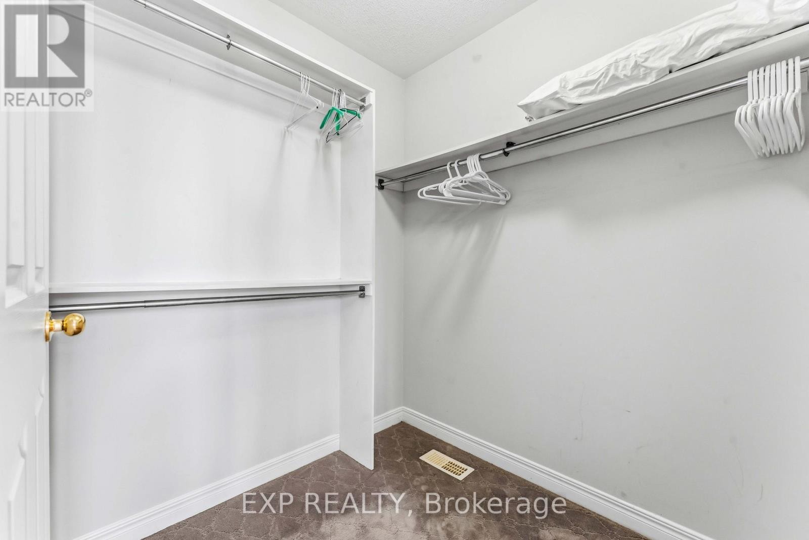 












118 FINN COURT

,
Ottawa,




Ontario
K1V2C8

