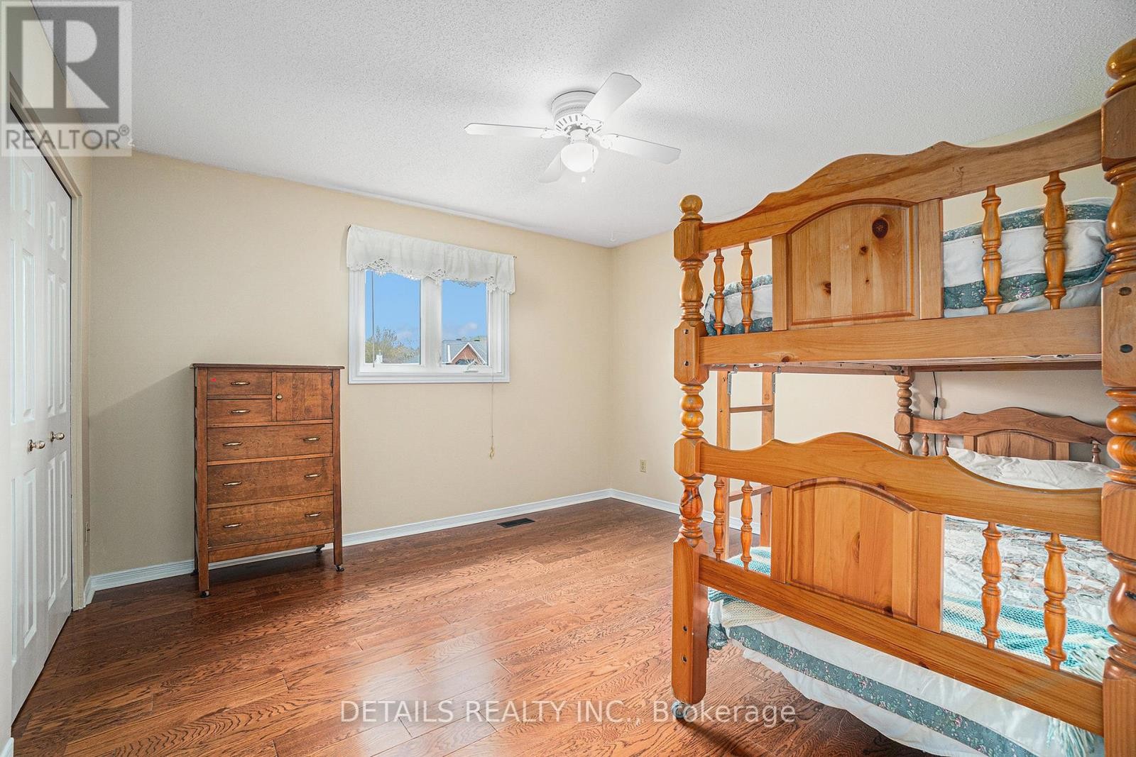 












221 MACDOUGALL STREET

,
Russell,




Ontario
K4R1A5

