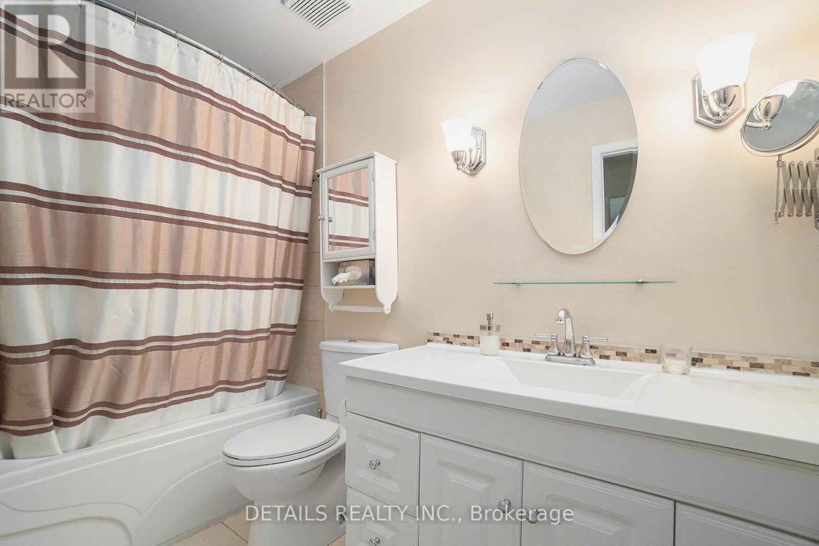 












221 MACDOUGALL STREET

,
Russell,




Ontario
K4R1A5

