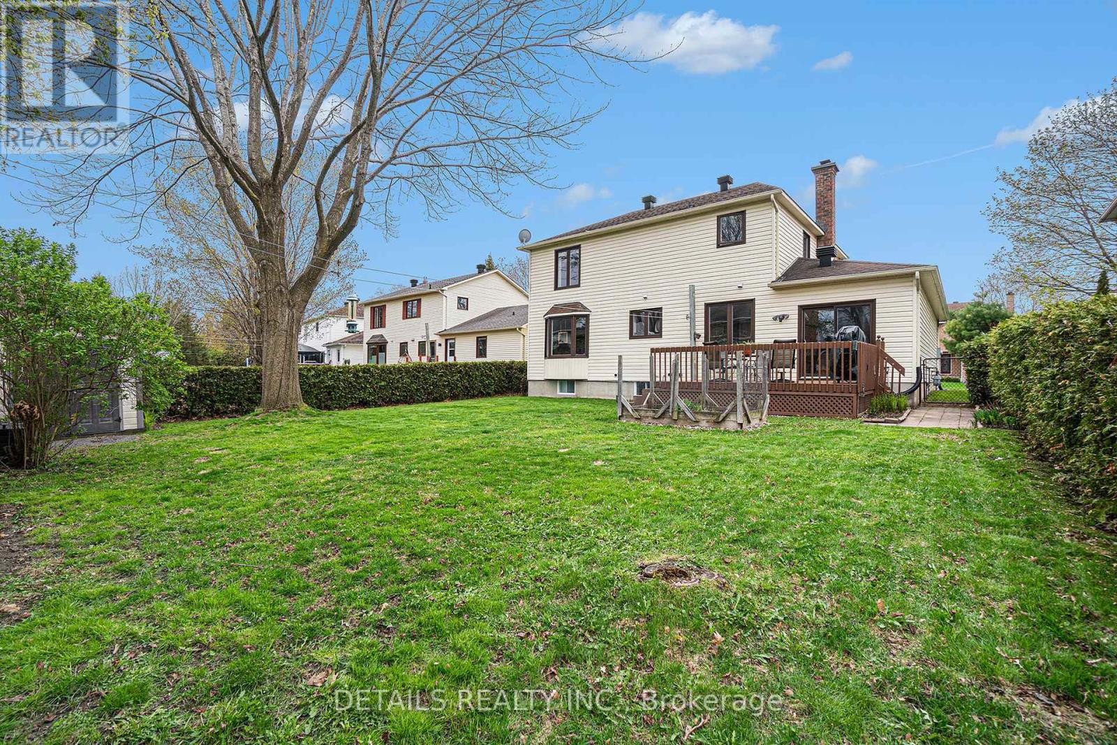 












221 MACDOUGALL STREET

,
Russell,




Ontario
K4R1A5

