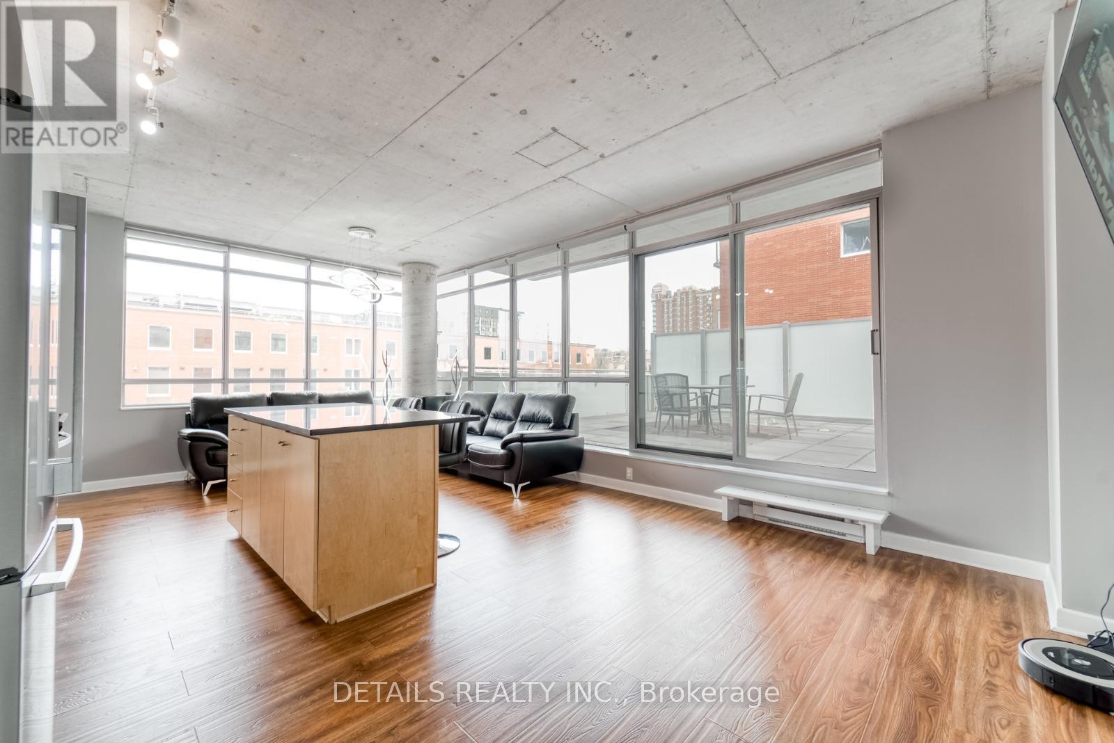 












308 - 180 YORK STREET

,
Ottawa,




Ontario
K1N1J6

