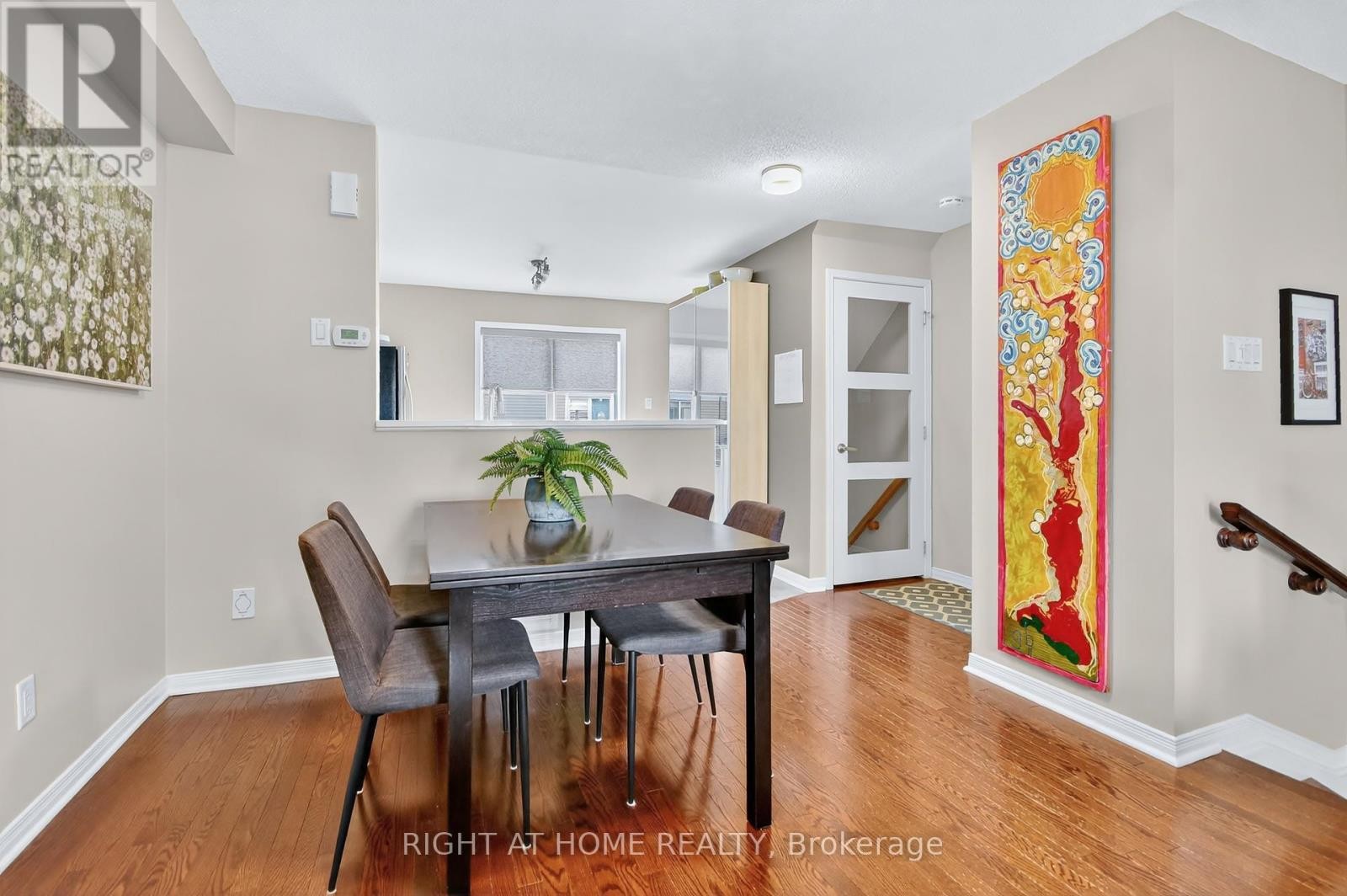 












24 MANHATTAN CRESCENT

,
Ottawa,




Ontario
K2C4B4

