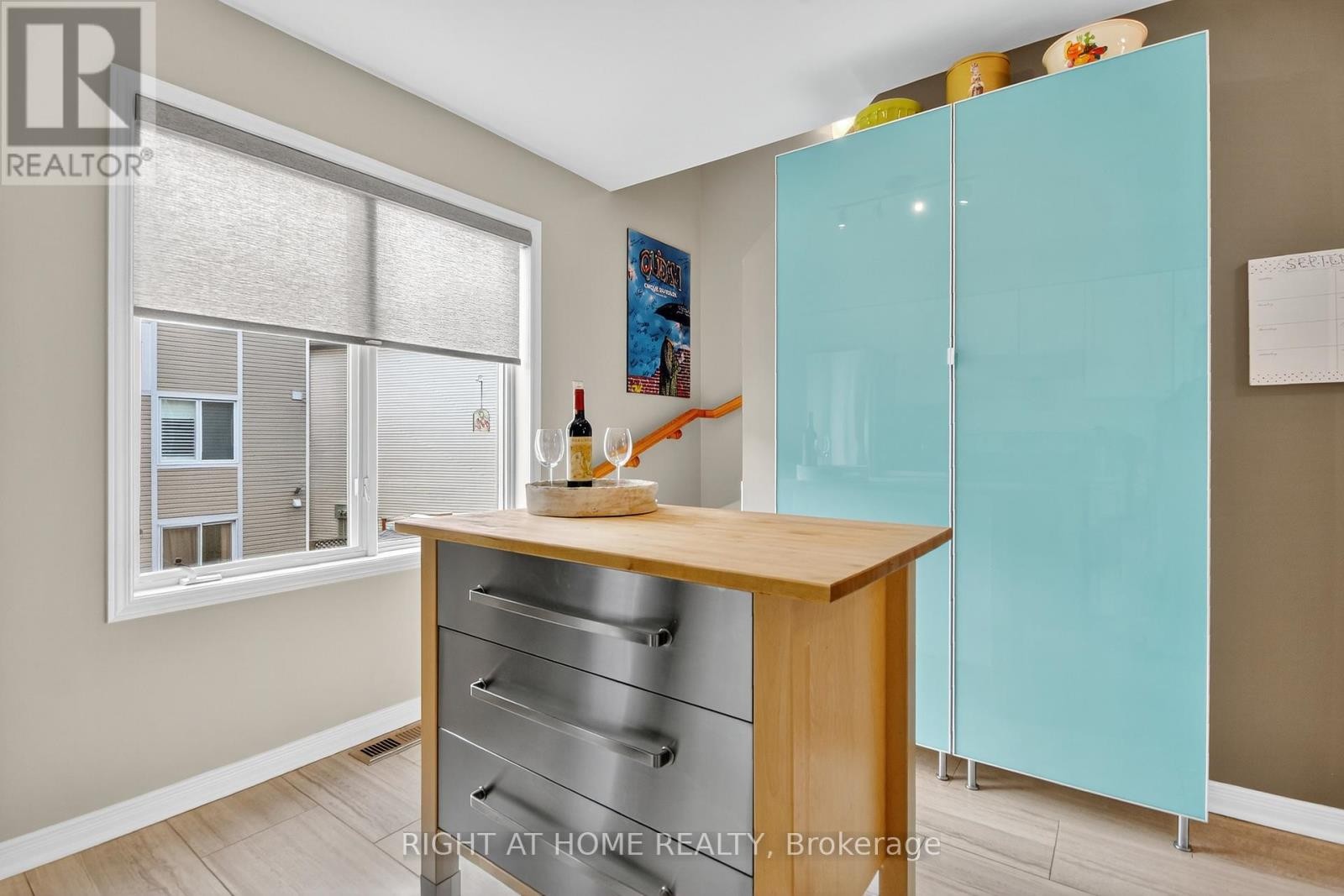 












24 MANHATTAN CRESCENT

,
Ottawa,




Ontario
K2C4B4

