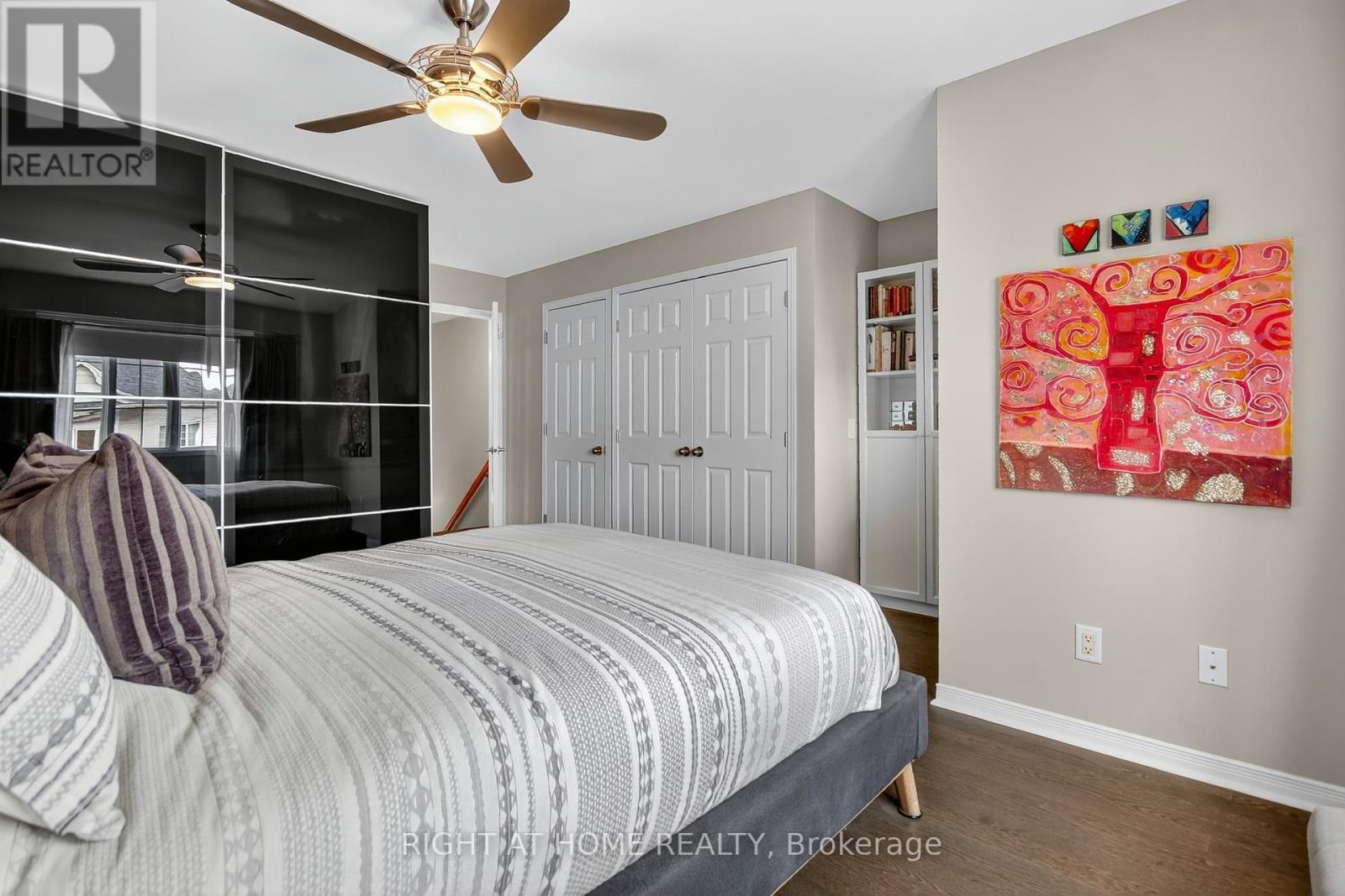 












24 MANHATTAN CRESCENT

,
Ottawa,




Ontario
K2C4B4

