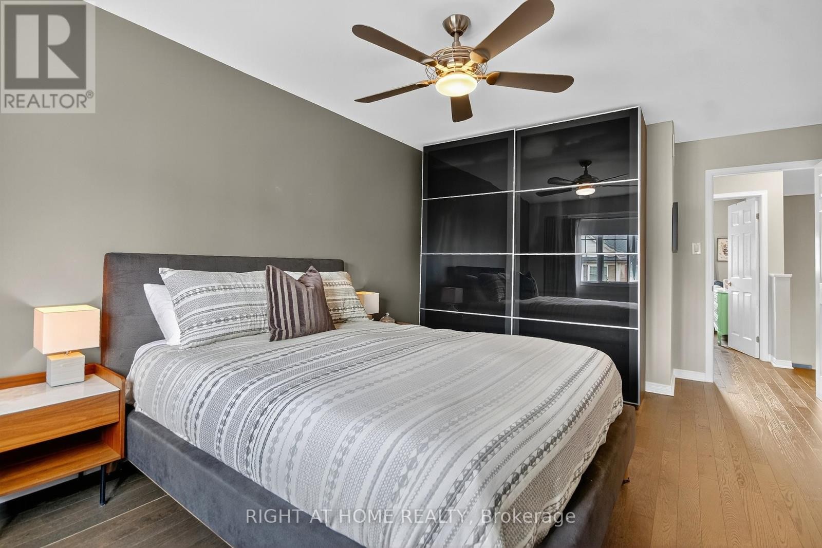 












24 MANHATTAN CRESCENT

,
Ottawa,




Ontario
K2C4B4

