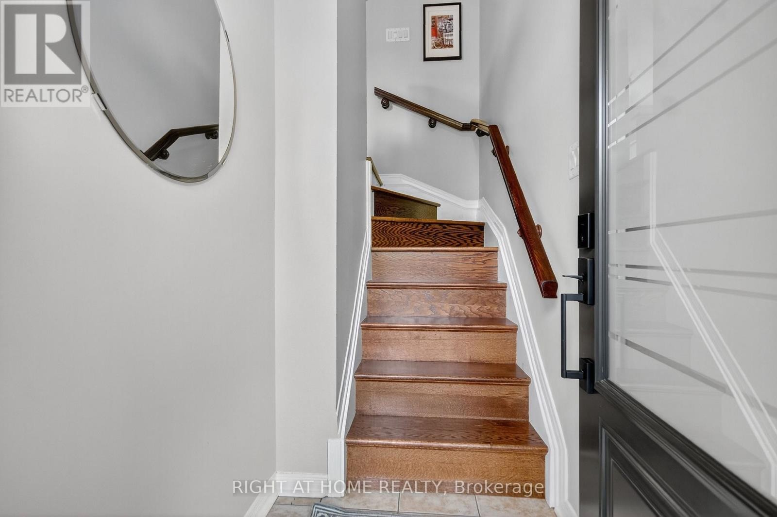 












24 MANHATTAN CRESCENT

,
Ottawa,




Ontario
K2C4B4

