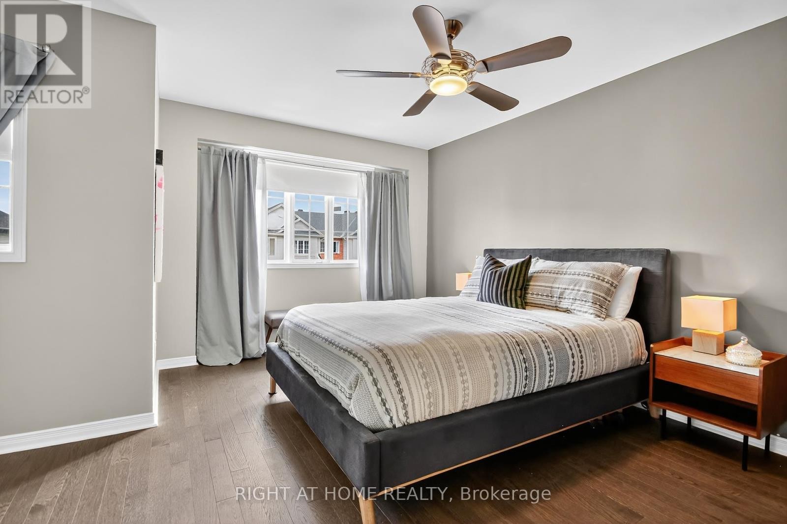 












24 MANHATTAN CRESCENT

,
Ottawa,




Ontario
K2C4B4

