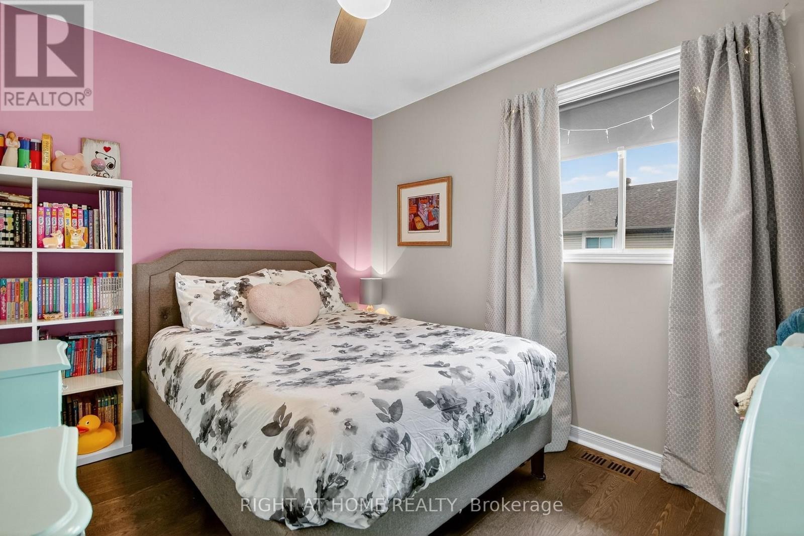 












24 MANHATTAN CRESCENT

,
Ottawa,




Ontario
K2C4B4

