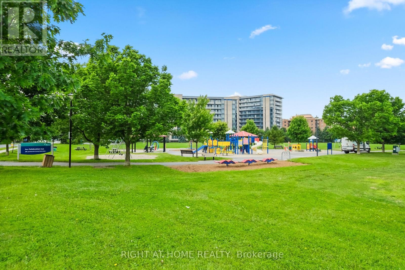 












24 MANHATTAN CRESCENT

,
Ottawa,




Ontario
K2C4B4

