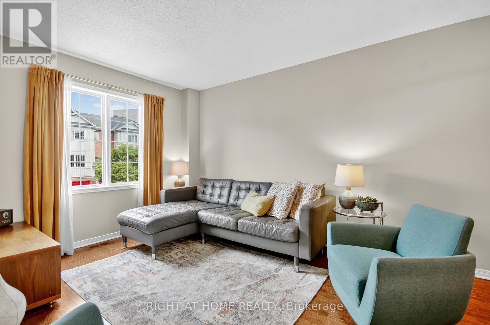 












24 MANHATTAN CRESCENT

,
Ottawa,




Ontario
K2C4B4

