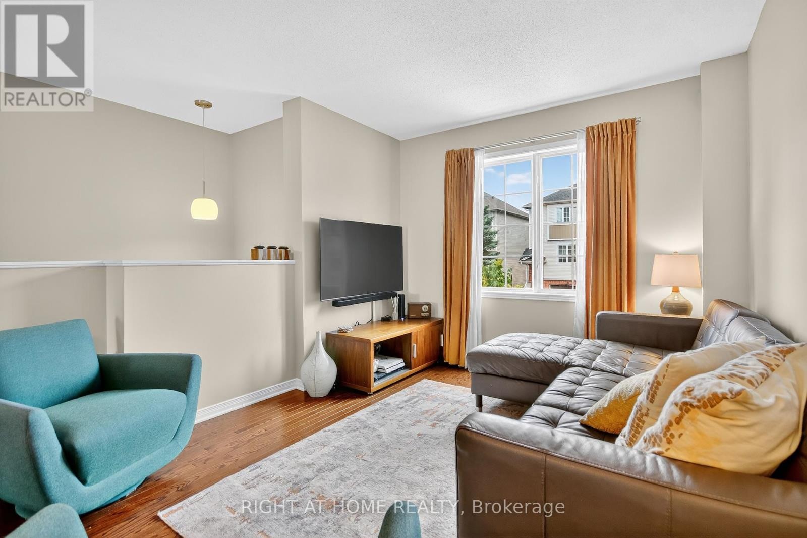 












24 MANHATTAN CRESCENT

,
Ottawa,




Ontario
K2C4B4

