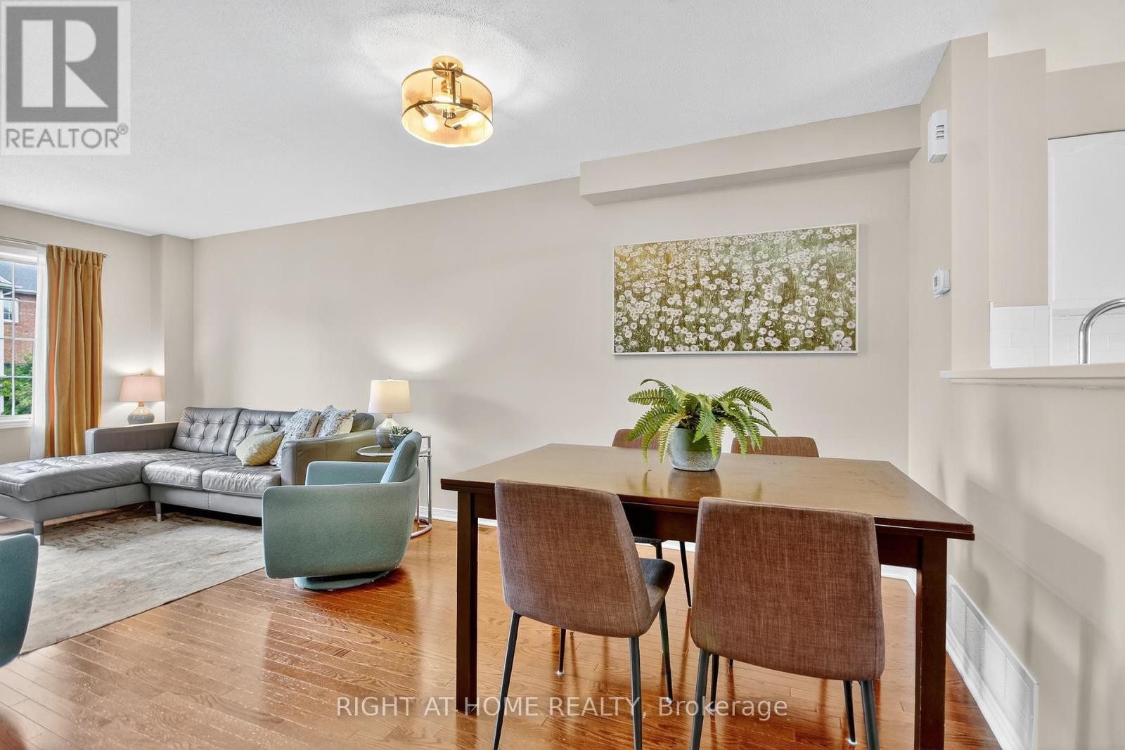 












24 MANHATTAN CRESCENT

,
Ottawa,




Ontario
K2C4B4

