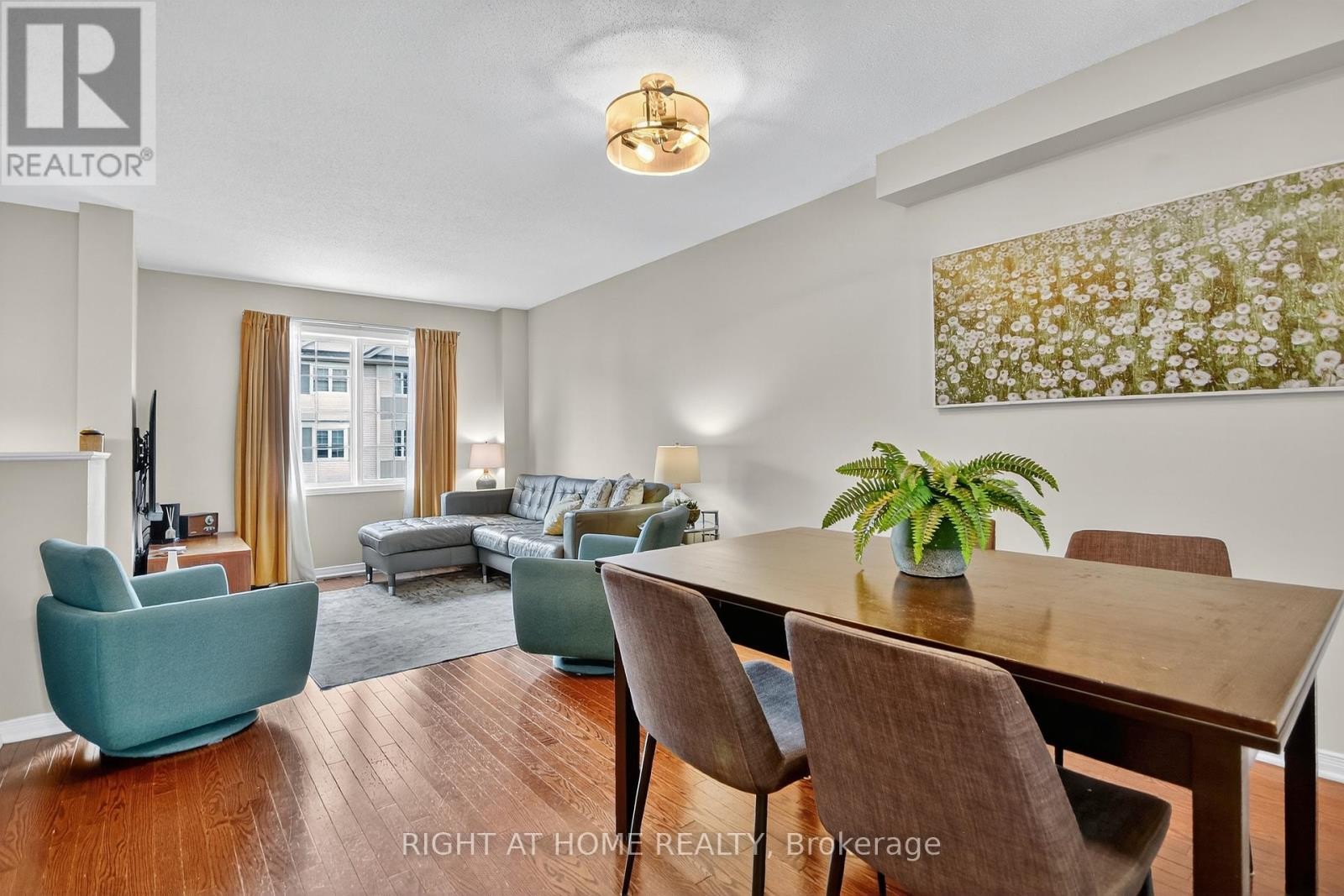 












24 MANHATTAN CRESCENT

,
Ottawa,




Ontario
K2C4B4

