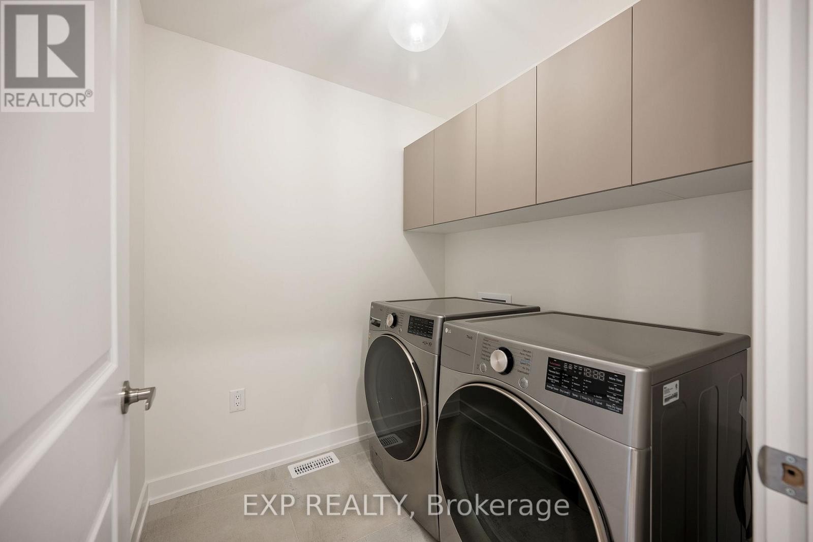 












443 HARESFIELD COURT

,
Ottawa,




Ontario
K4M0B6

