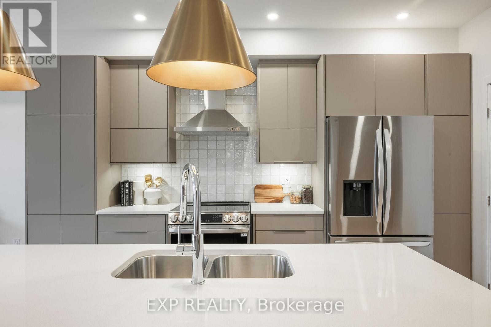 












443 HARESFIELD COURT

,
Ottawa,




Ontario
K4M0B6

