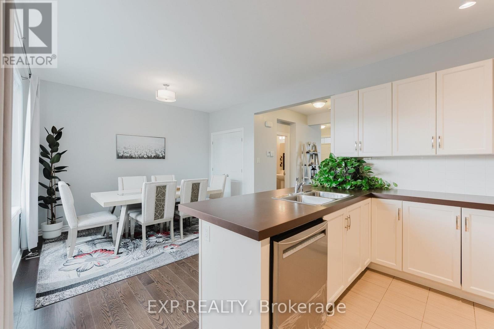 












400 SWEETFLAG STREET

,
Ottawa,




Ontario
K2J5Y6

