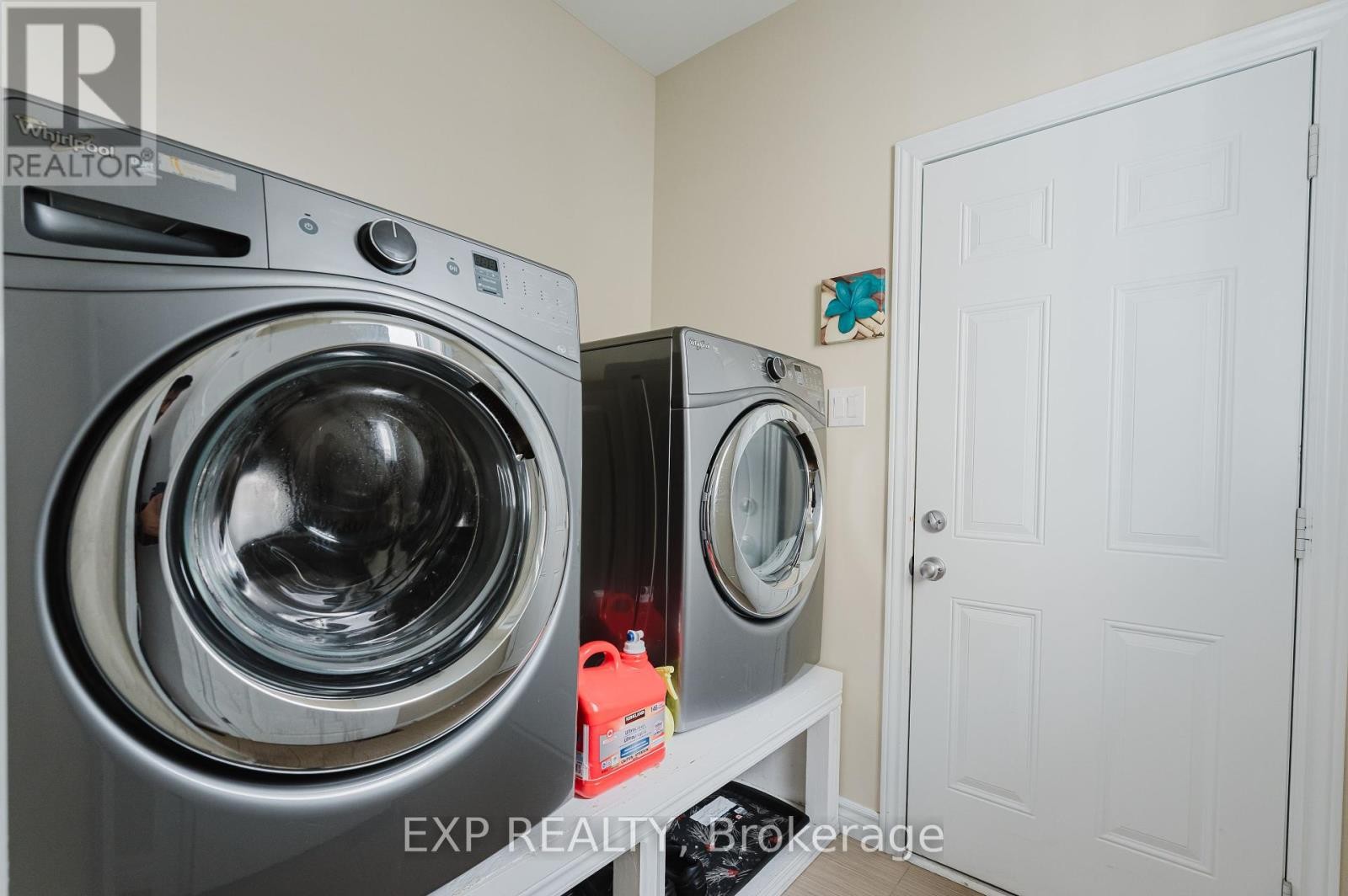 












400 SWEETFLAG STREET

,
Ottawa,




Ontario
K2J5Y6

