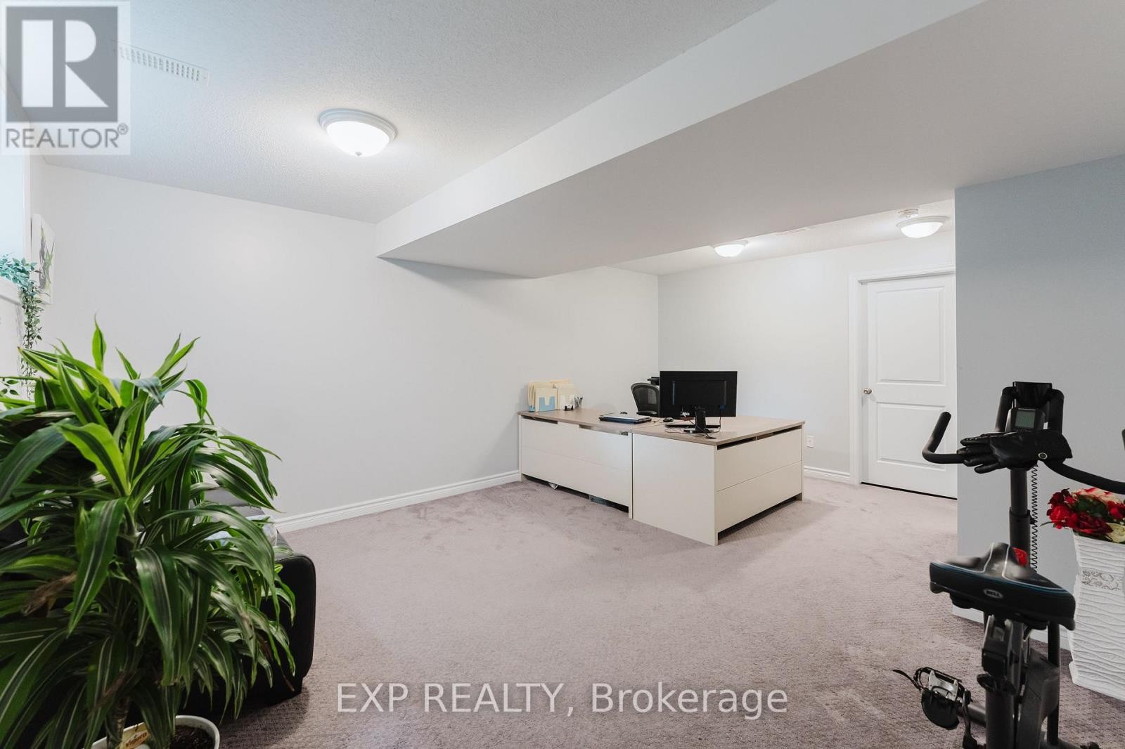 












400 SWEETFLAG STREET

,
Ottawa,




Ontario
K2J5Y6

