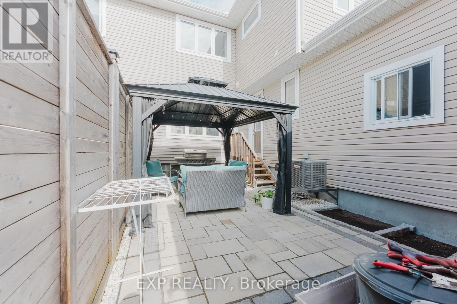












400 SWEETFLAG STREET

,
Ottawa,




Ontario
K2J5Y6

