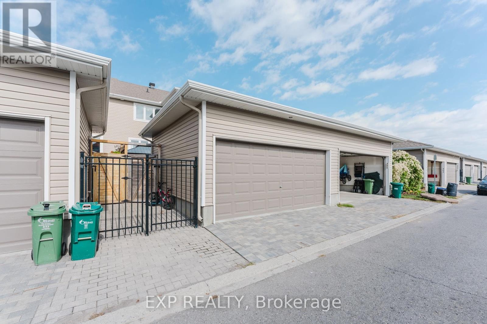 












400 SWEETFLAG STREET

,
Ottawa,




Ontario
K2J5Y6

